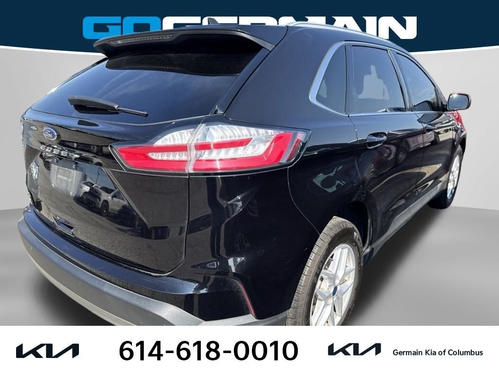 Used 2021 Black Ford SEL image 4