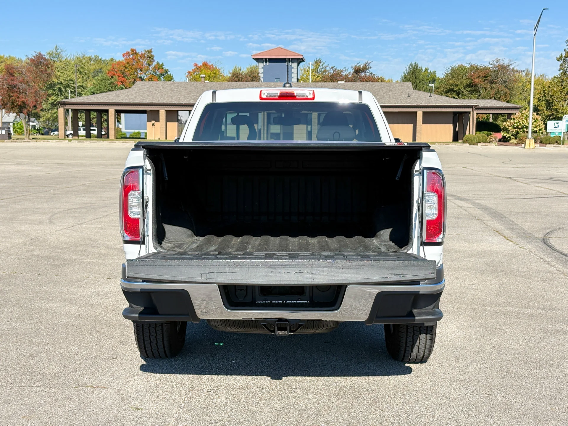 Used 2017 White GMC SLE1 image 25