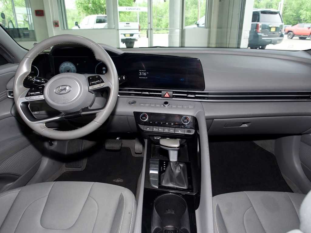 Used 2023 Black Hyundai SEL image 23