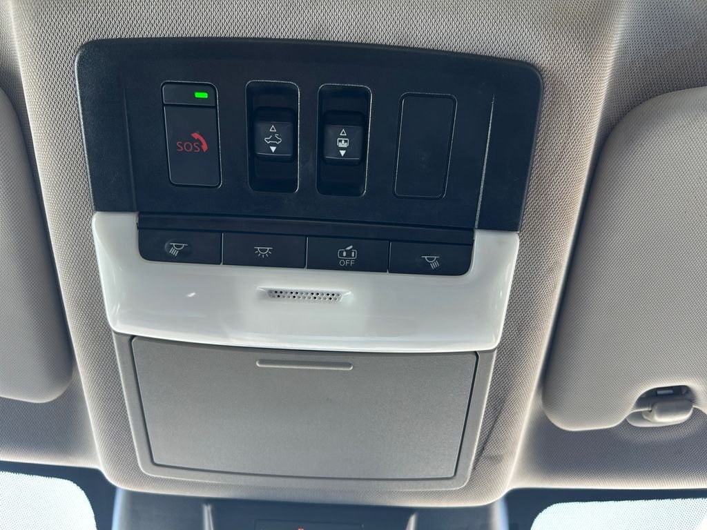 Used 2023 White Nissan SL image 29