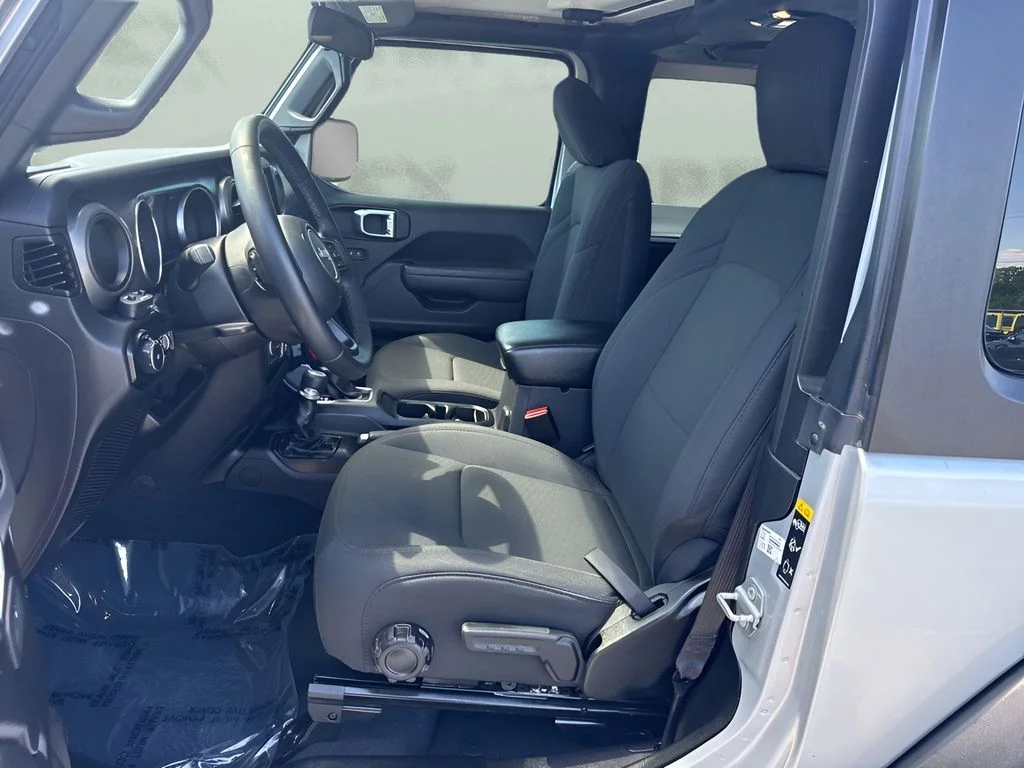 Used 2022 Silver Jeep Sport S image 9