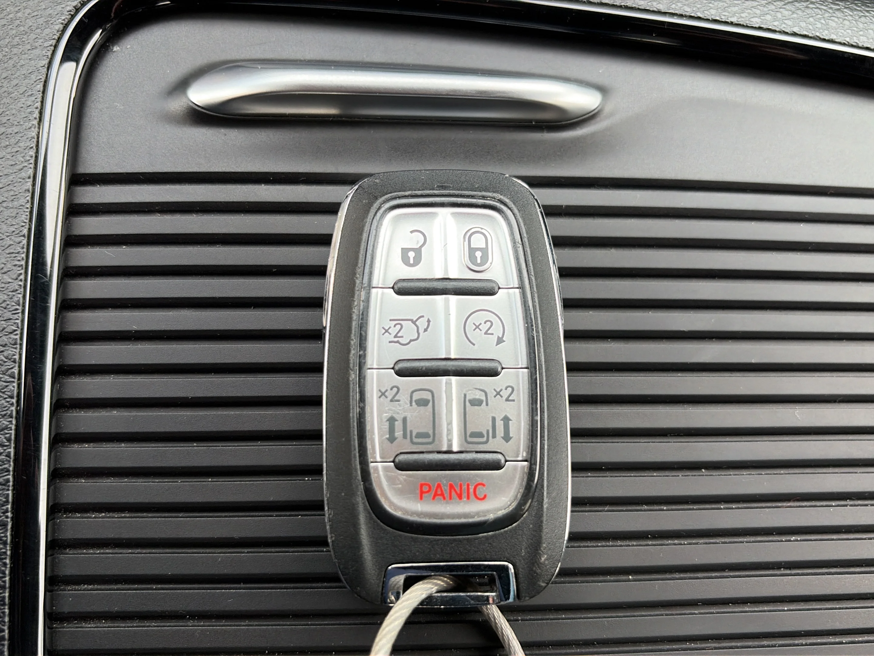 Used 2025 Ceramic Gray Clearcoat Chrysler Limited image 24
