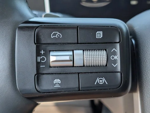 Used 2024 Green Hyundai SEL image 18