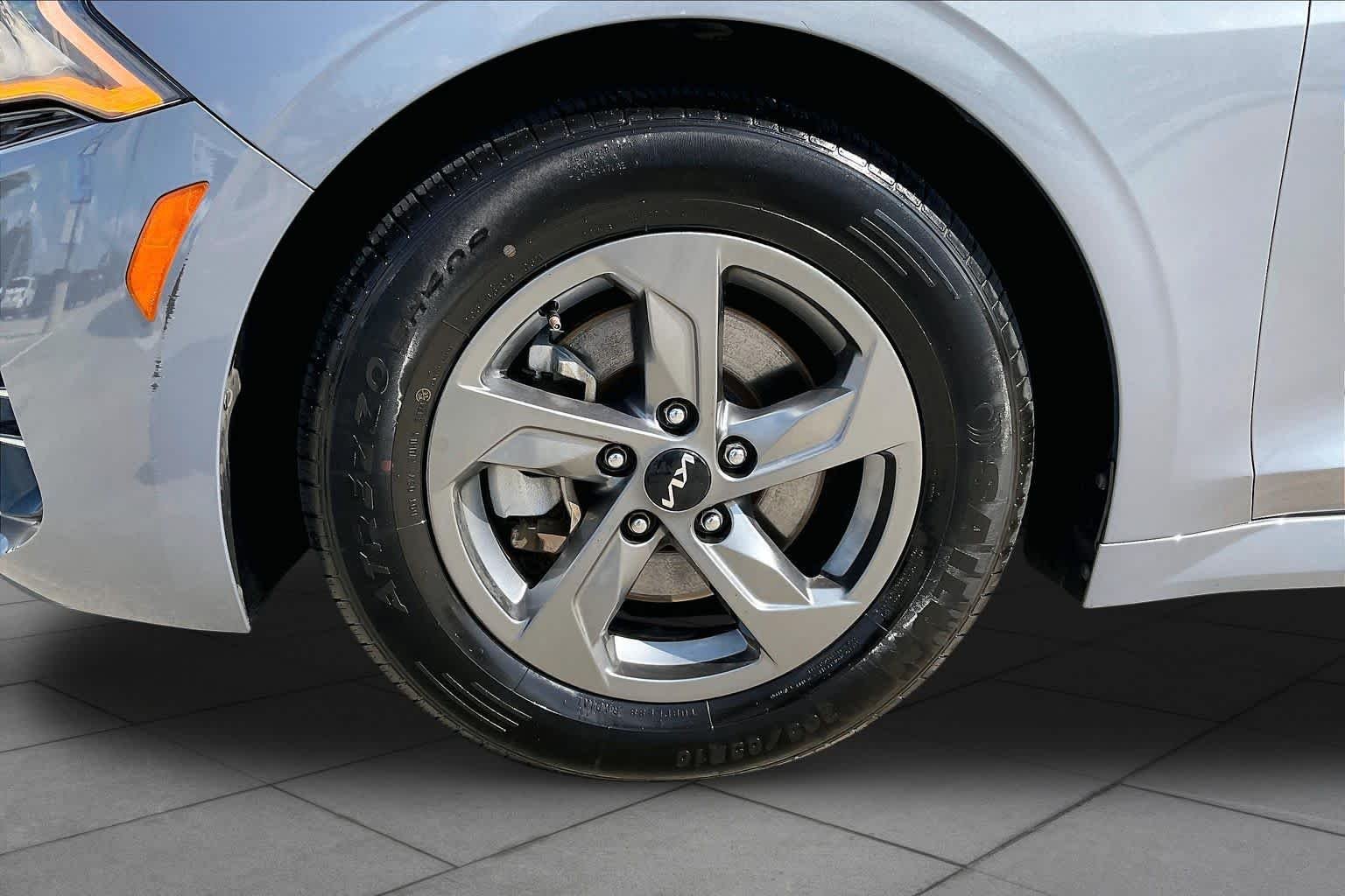 Used 2022 Everlasting Silver Kia LXS image 11