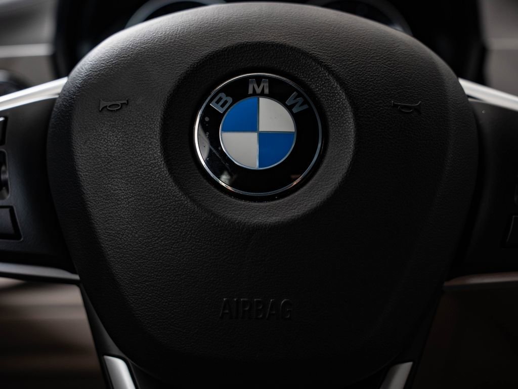 Used 2021 Glacier Silver Metallic BMW sDrive28i image 30