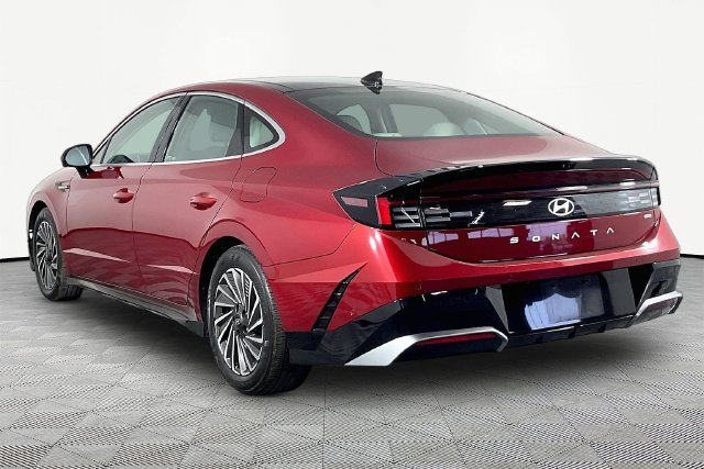 Used 2024 Red Hyundai Limited image 4
