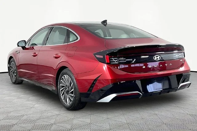Used 2024 Red Hyundai Limited image 4