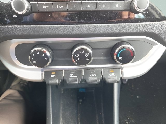 Used 2017 Clear White Kia LX image 24