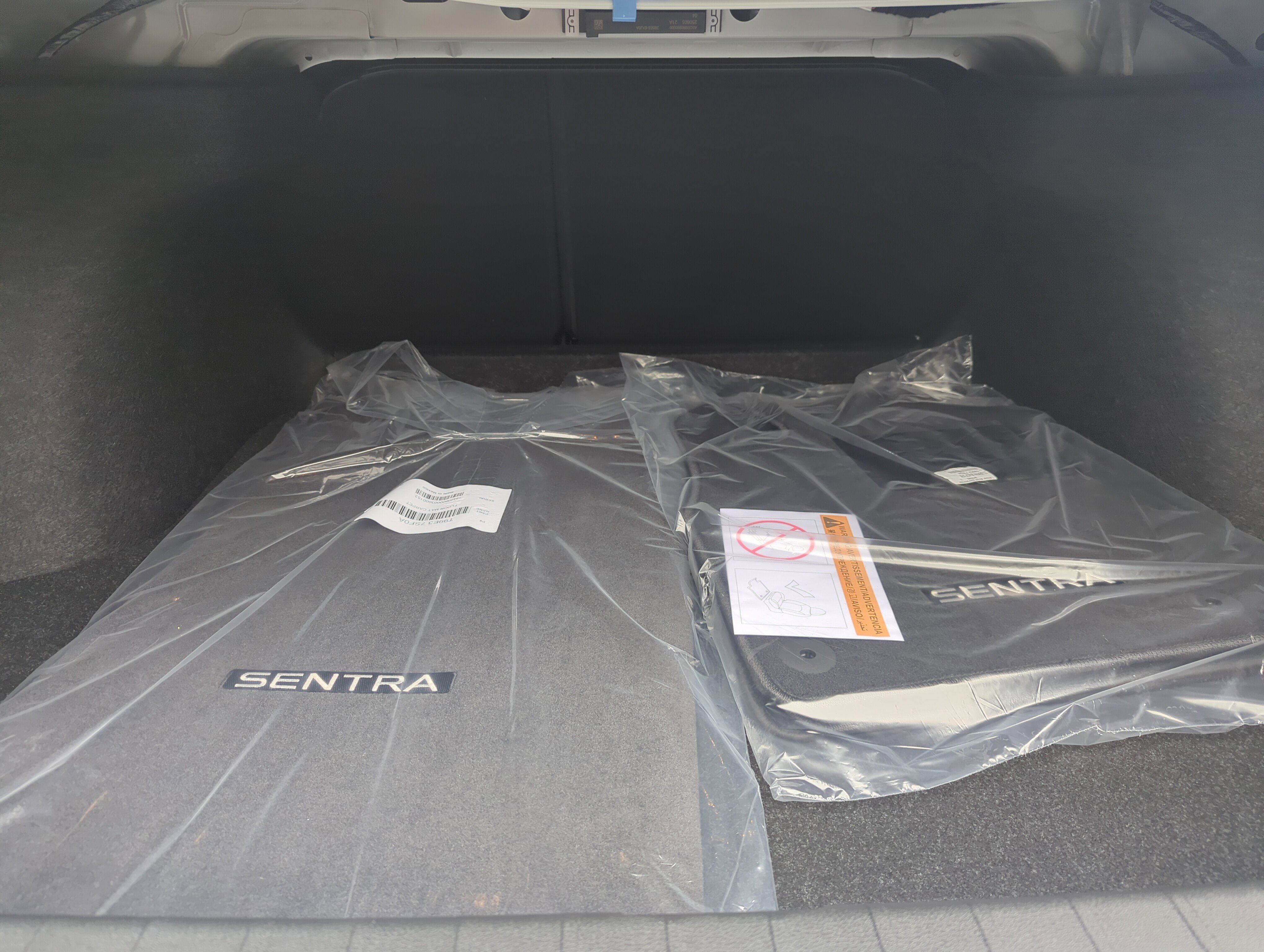 New 2026 Aspen White Tricoat/Super Black Nissan SR image 27