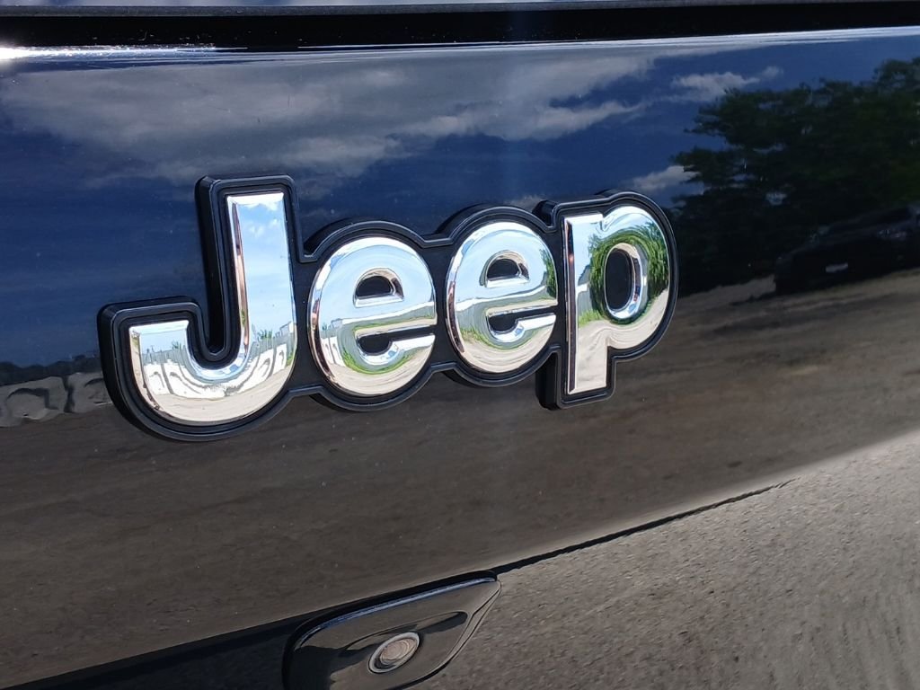 Used 2017 Black Jeep Latitude image 31