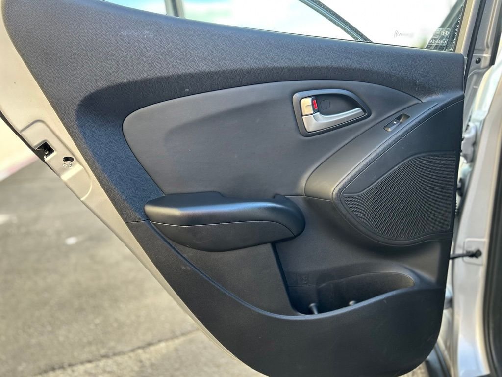 Used 2012 Diamond Silver Hyundai GLS image 22