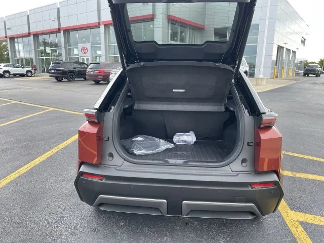2026 Toyota C-HR XSE - Photo 33