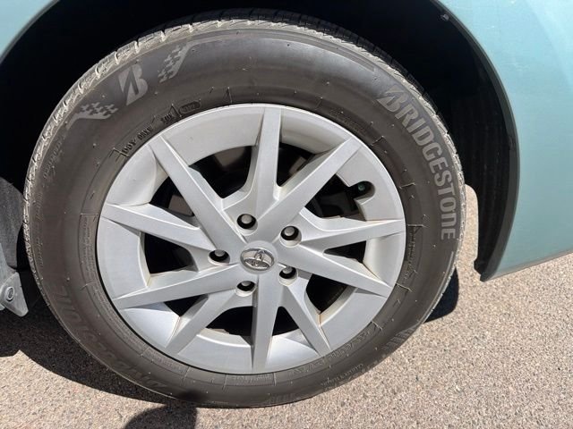 2013 Toyota Prius v Three - Photo 13