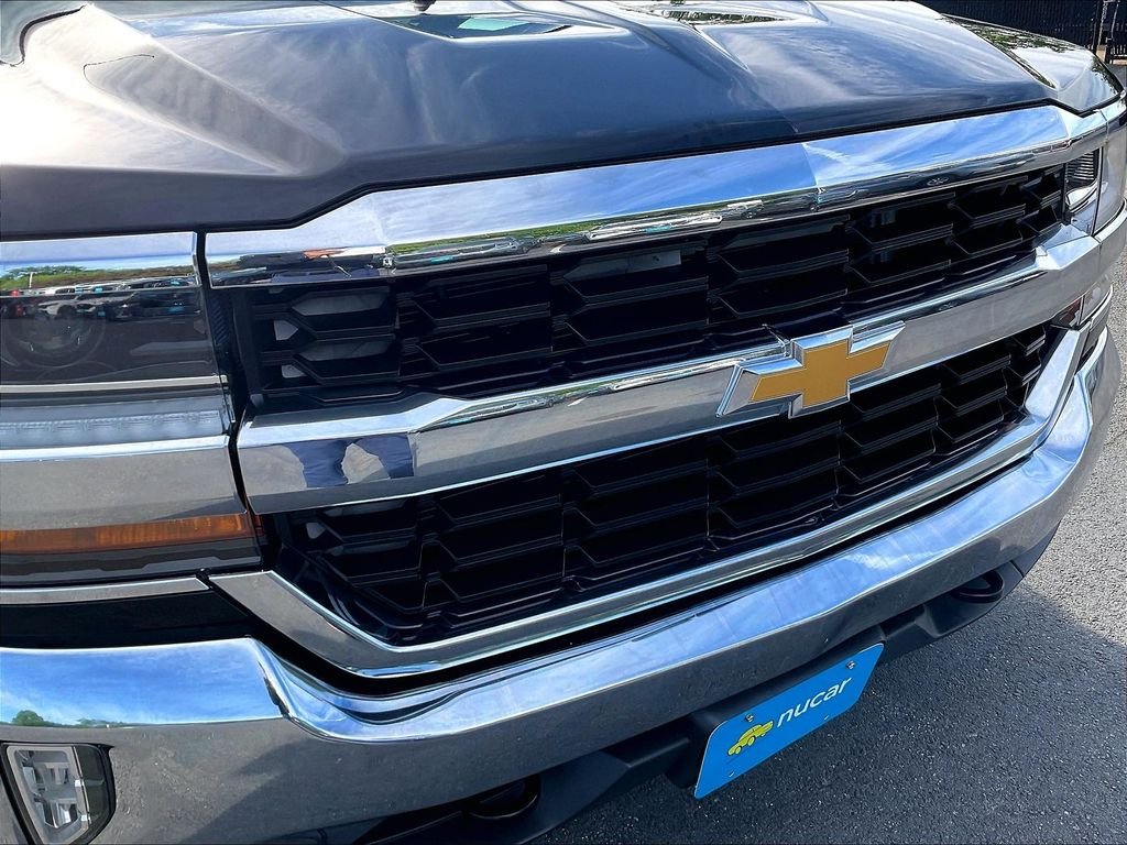 Used 2016 Black Chevrolet LT image 32