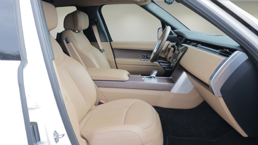 Used 2024 White Land Rover Autobiography image 18