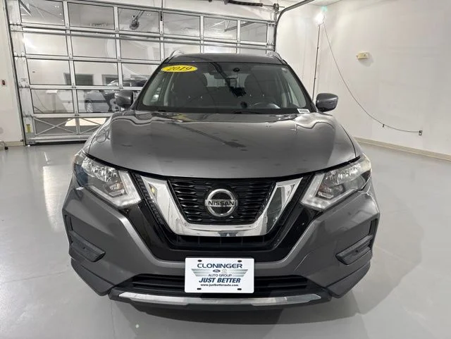 Used 2019 Gray Nissan SV image 2