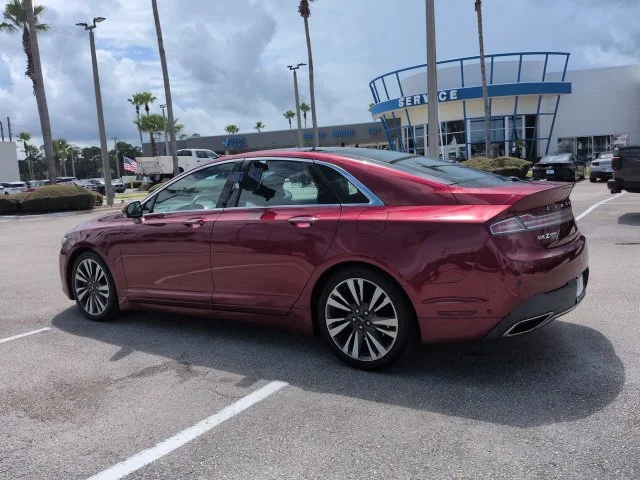 Used 2019 Red Lincoln Reserve image 6