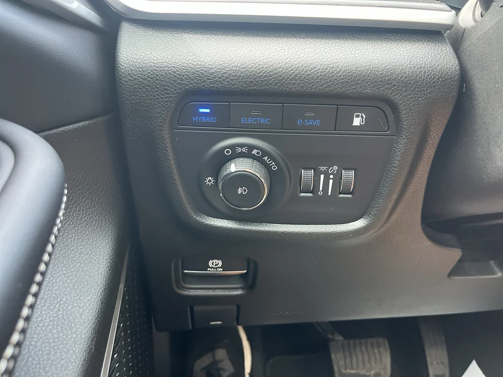 Used 2023 Silver Zynith Jeep 4xe image 35