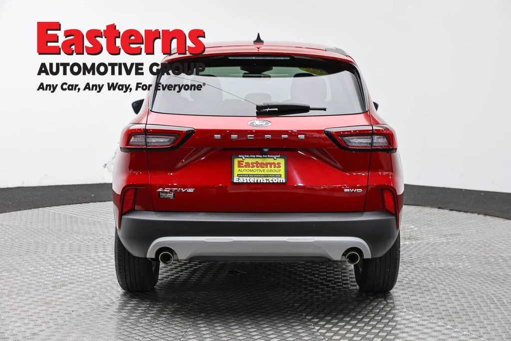 Used 2023 Red Ford Active image 6