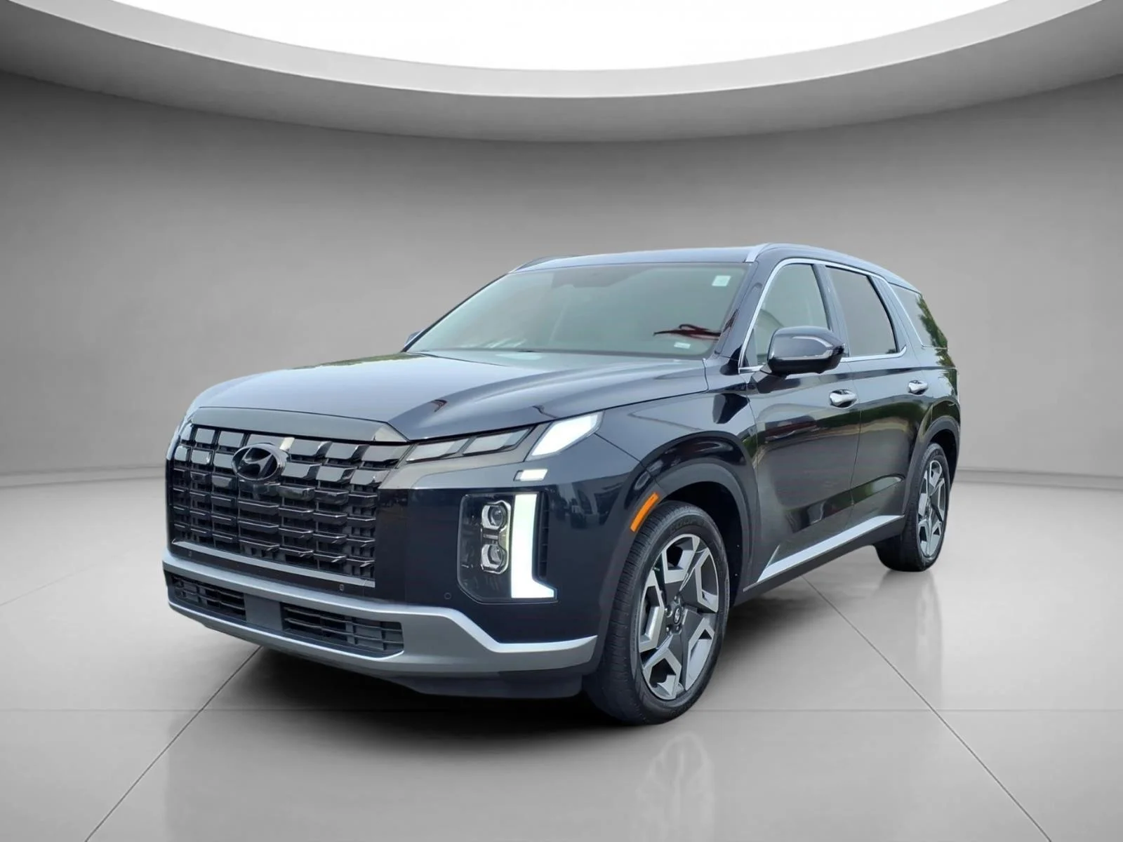 Used 2024 Moonlight Cloud Hyundai SEL 8P image 1
