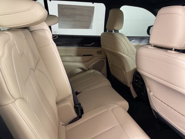 New 2025 Silver Zynith Exterior Paint Jeep Limited image 17
