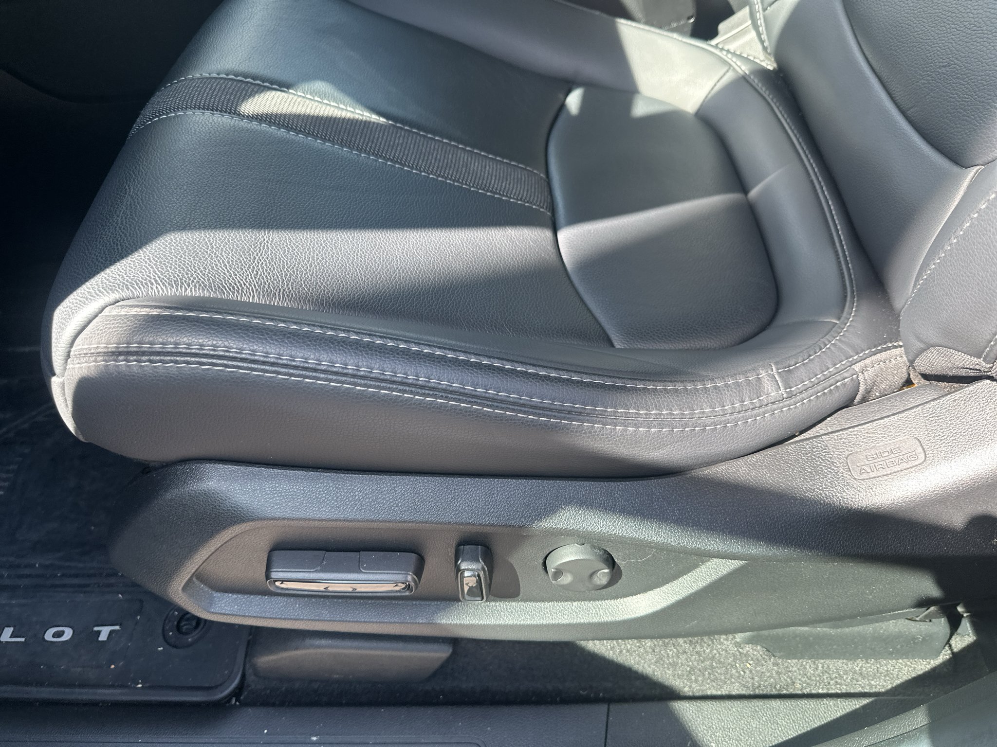 Used 2025 White Honda EX-L image 7