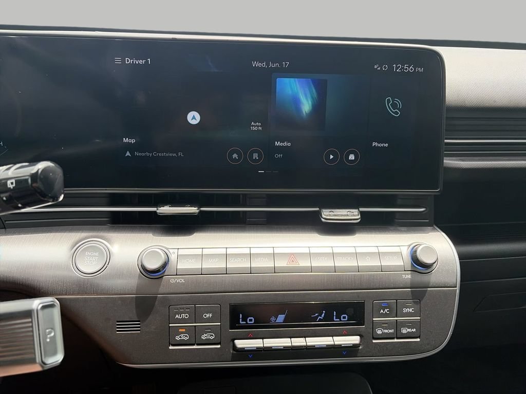 Used 2024  Hyundai SEL image 17