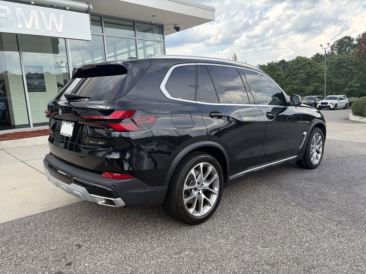 Used 2024 Black Sapphire Metallic BMW xDrive40i image 8