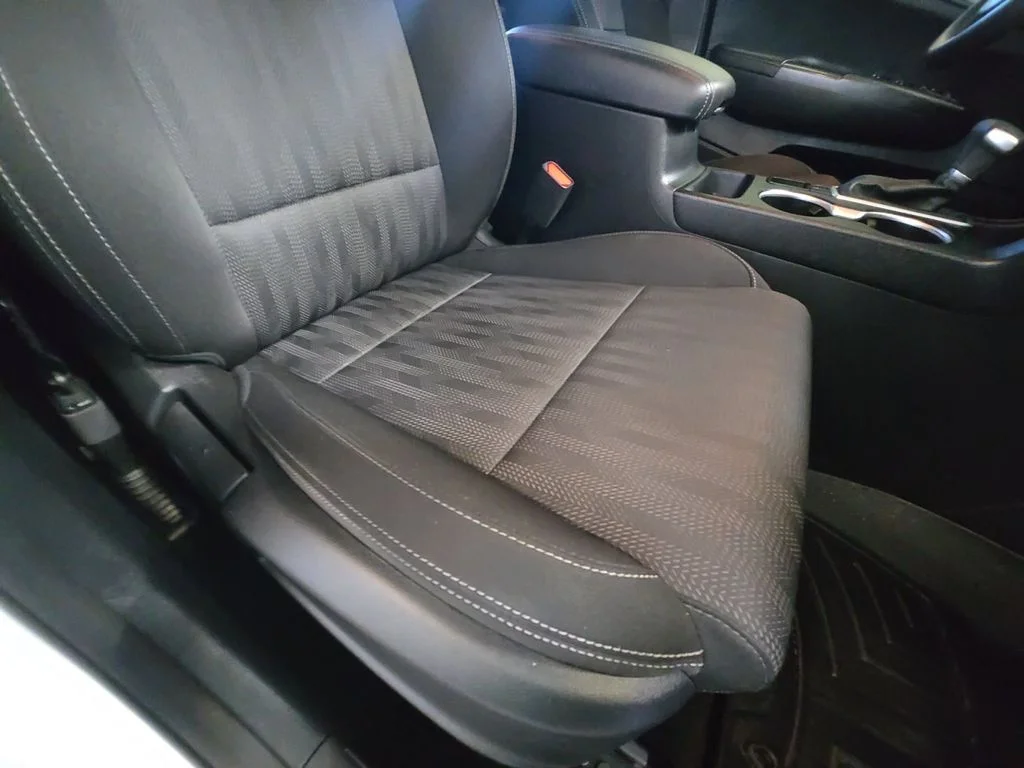 Used 2021 White Kia LX image 29
