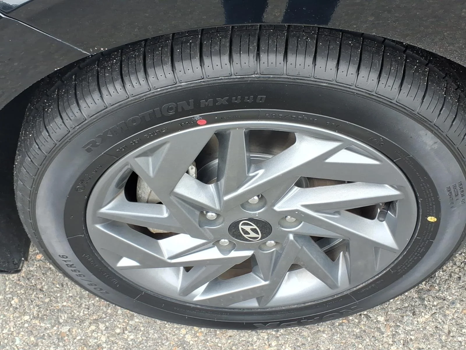 Used 2024 Abyss Black Hyundai SEL image 9