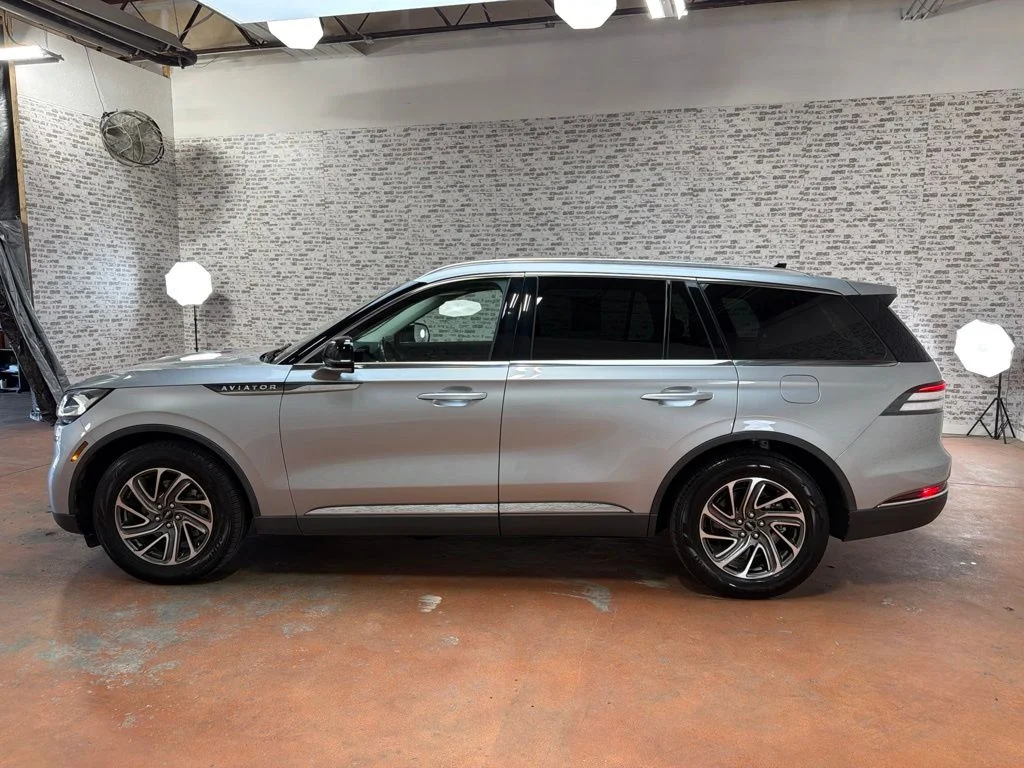 Used 2022 Silver Radiance Metallic Clearcoat Lincoln Standard image 4