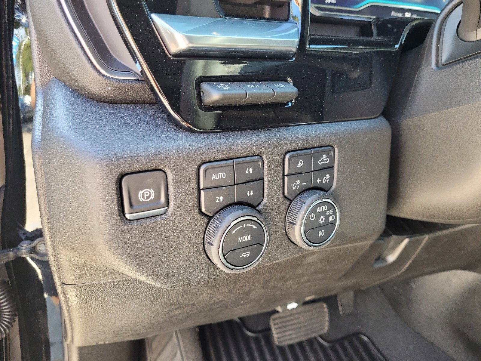 2025 Chevrolet Silverado 2500 HD LTZ - Photo 29
