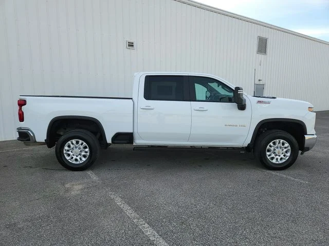 Used 2025 White Chevrolet LT image 8