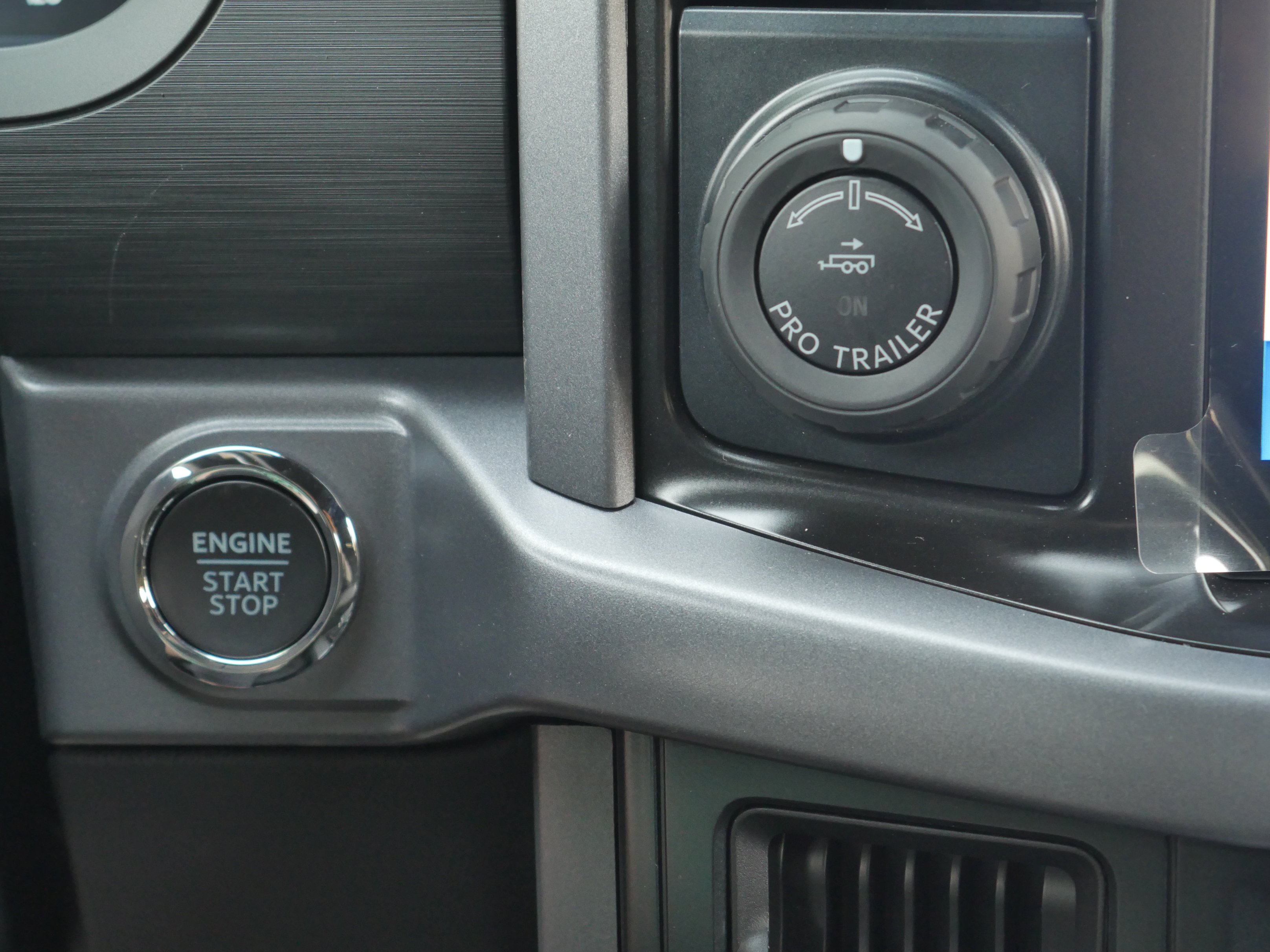 New 2026 Agate Black Metallic Ford XLT image 8