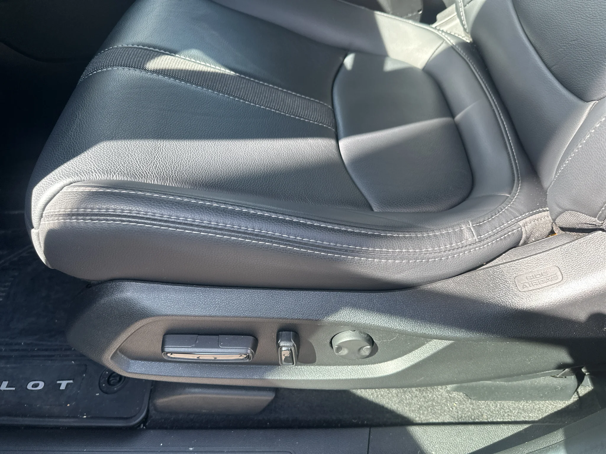 Used 2025 White Honda EX-L image 7