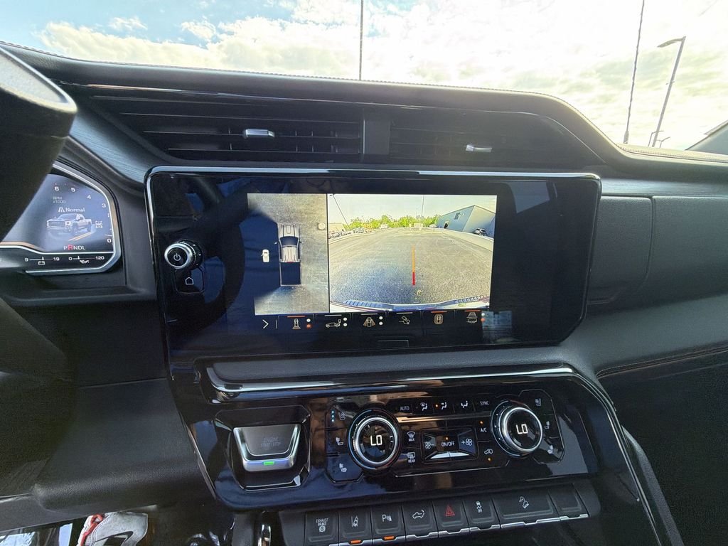 Used 2024 White GMC AT4 image 17