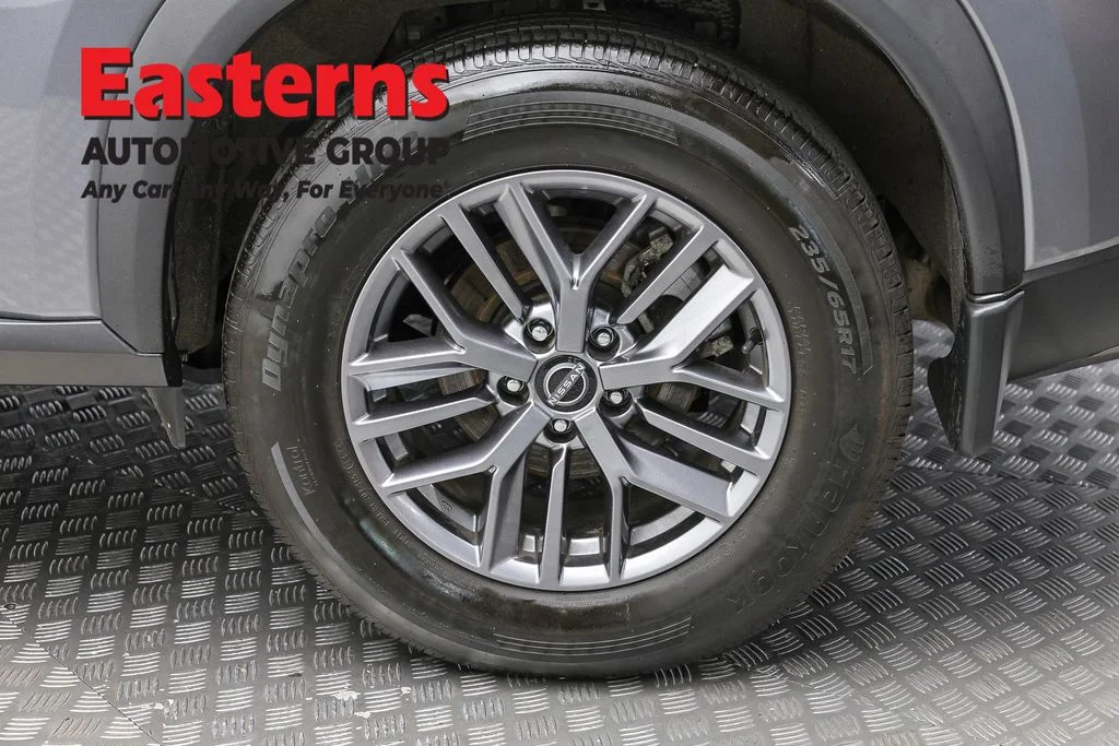 Used 2023 Gray Nissan S image 8