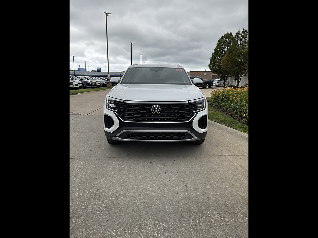 New 2026 Opal White Pearl Volkswagen SE 4Motion image 2
