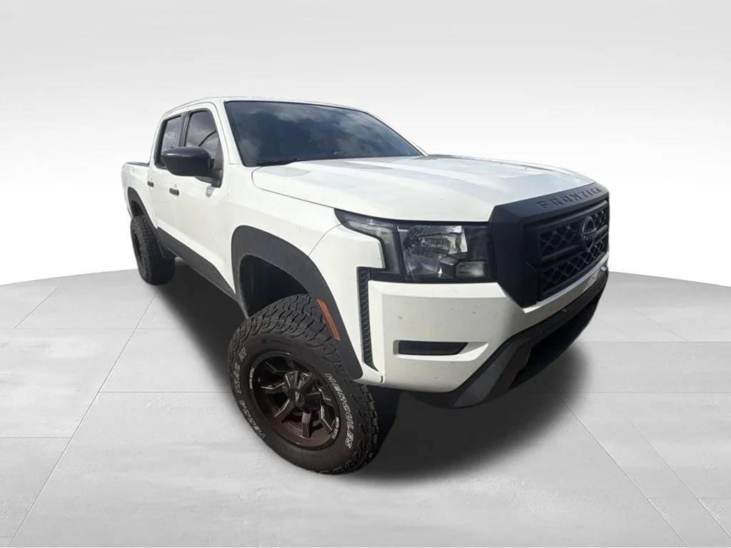 Used 2022 White Nissan S image 3