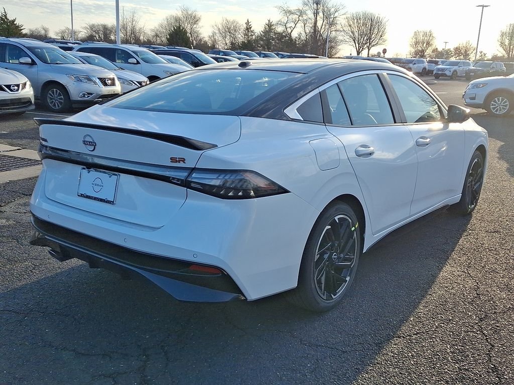 New 2026 Aspen White TriCoat / Super Black Two-tone Nissan SR image 4