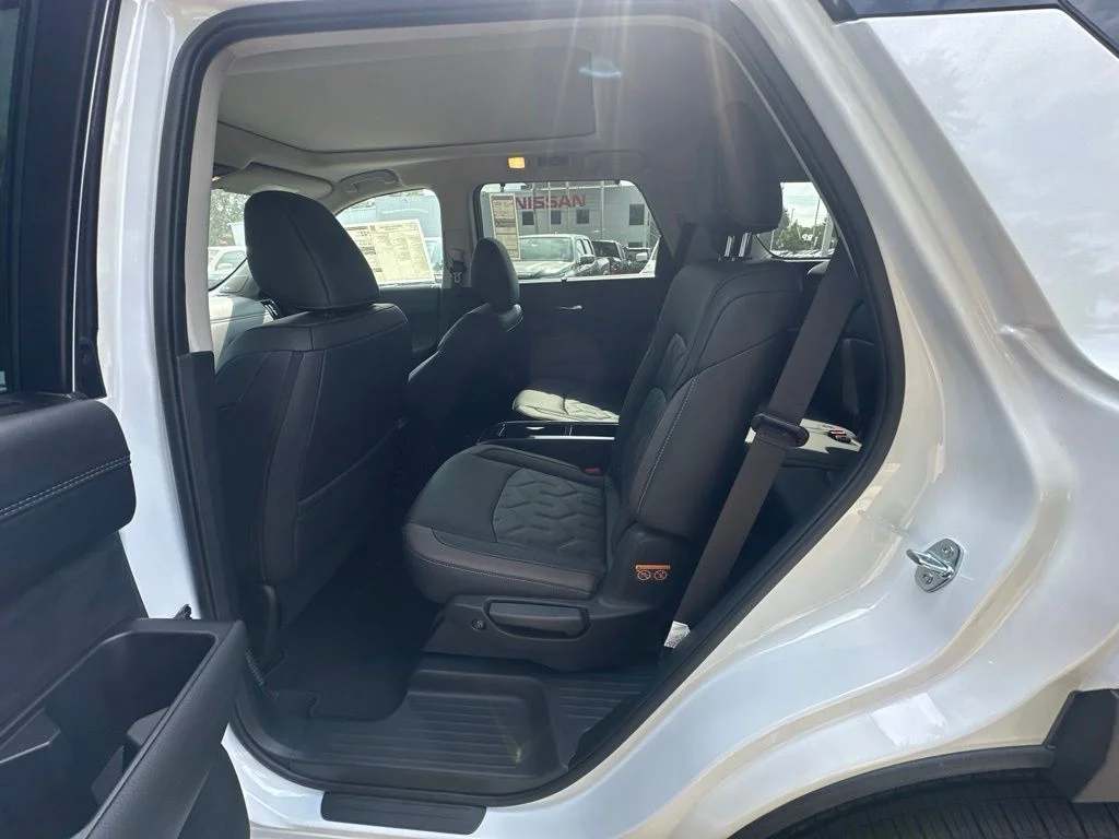 New 2026 Everest White Pearl TriCoat Nissan Platinum image 13