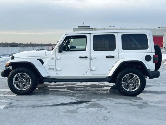 Used 2022 White Jeep Unlimited Sahara image 5