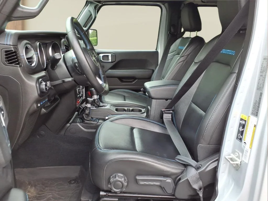 Used 2023 Silver Jeep Rubicon 4xe image 17