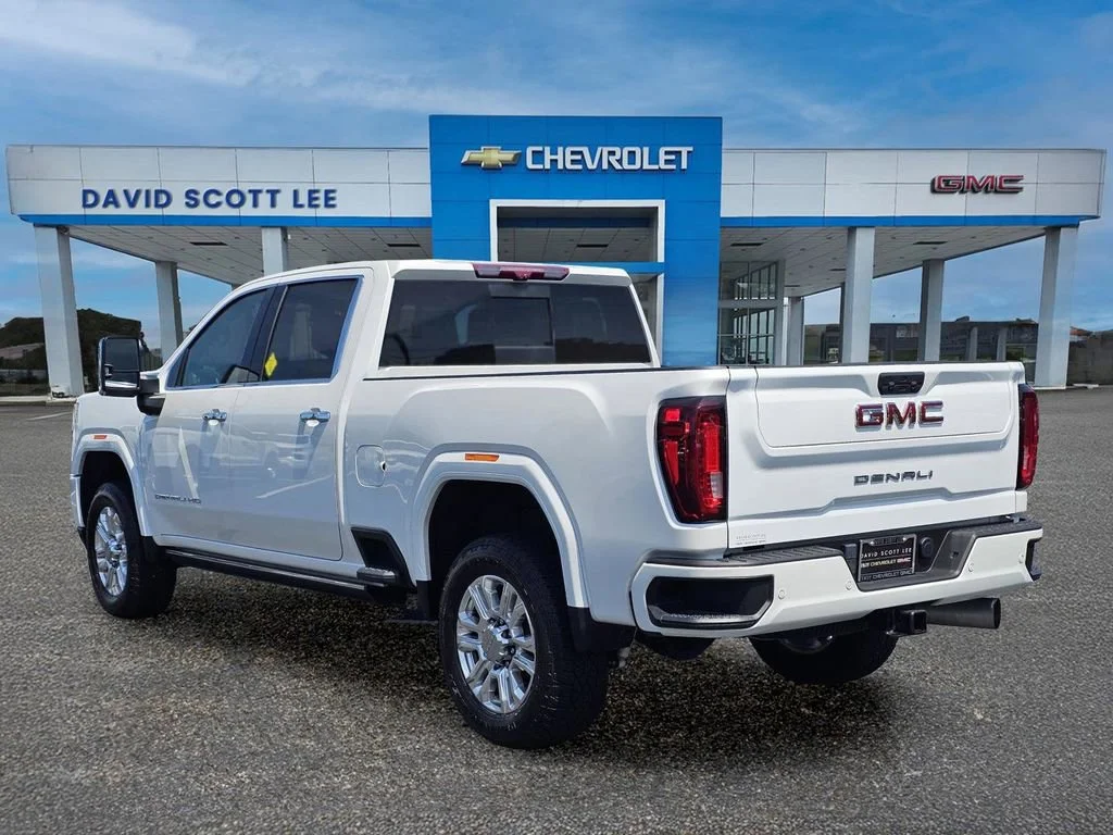 Used 2023 White Frost Tricoat GMC Denali image 14