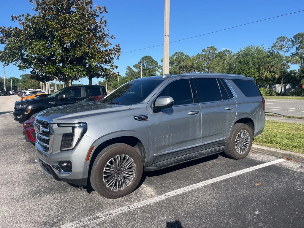 Used 2025 Silver GMC Elevation image 21