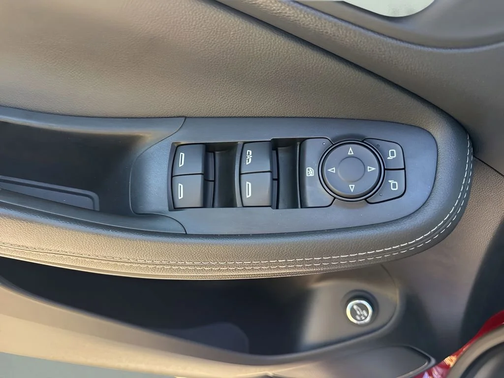 Used 2023 Cinnabar Metallic Buick Select image 25