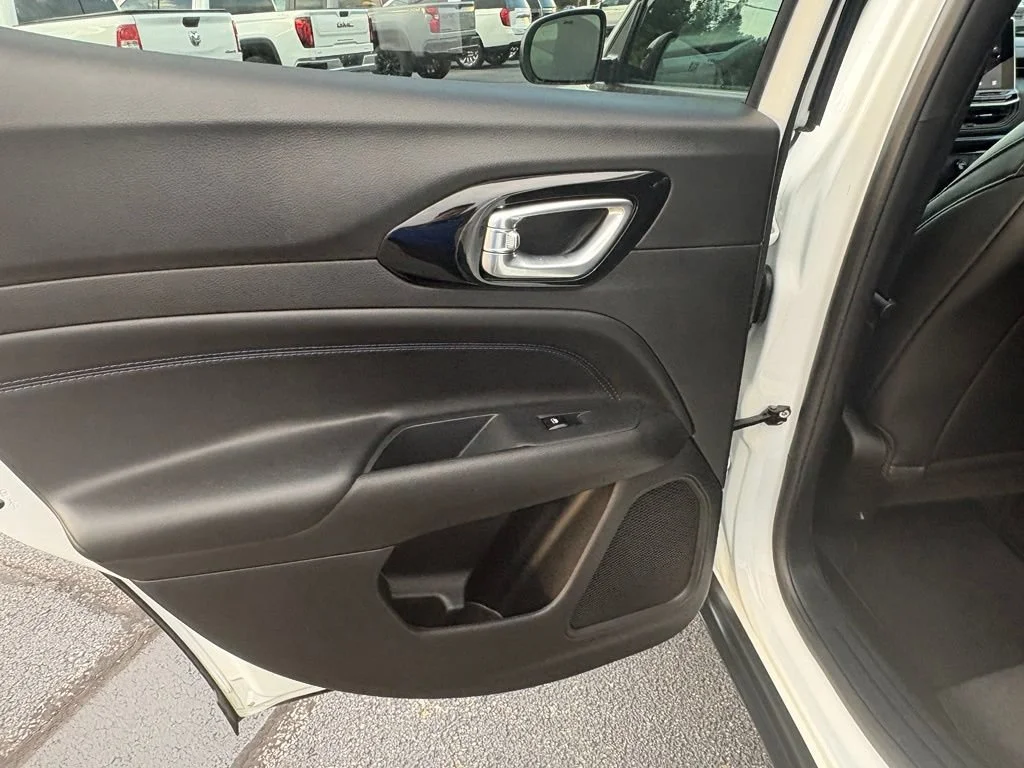 Used 2025 White Jeep Latitude image 19