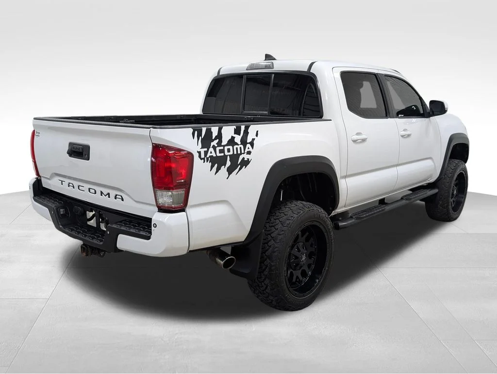 Used 2016 Super White Toyota TRD Off-Road image 18