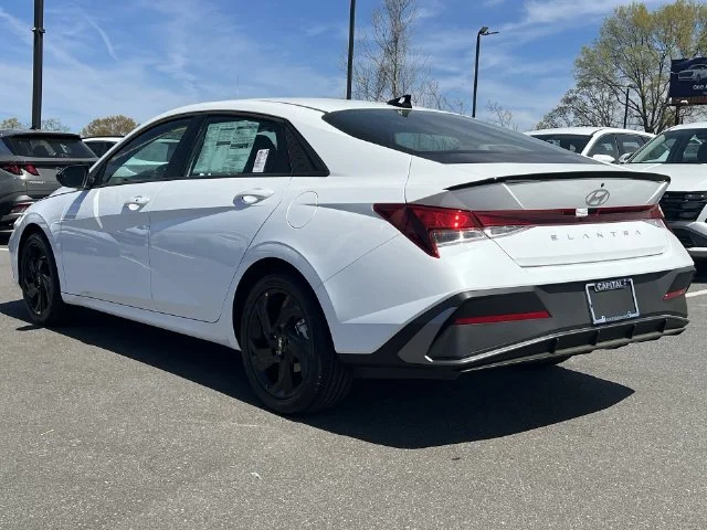 Used 2026 White Hyundai SEL Sport image 30