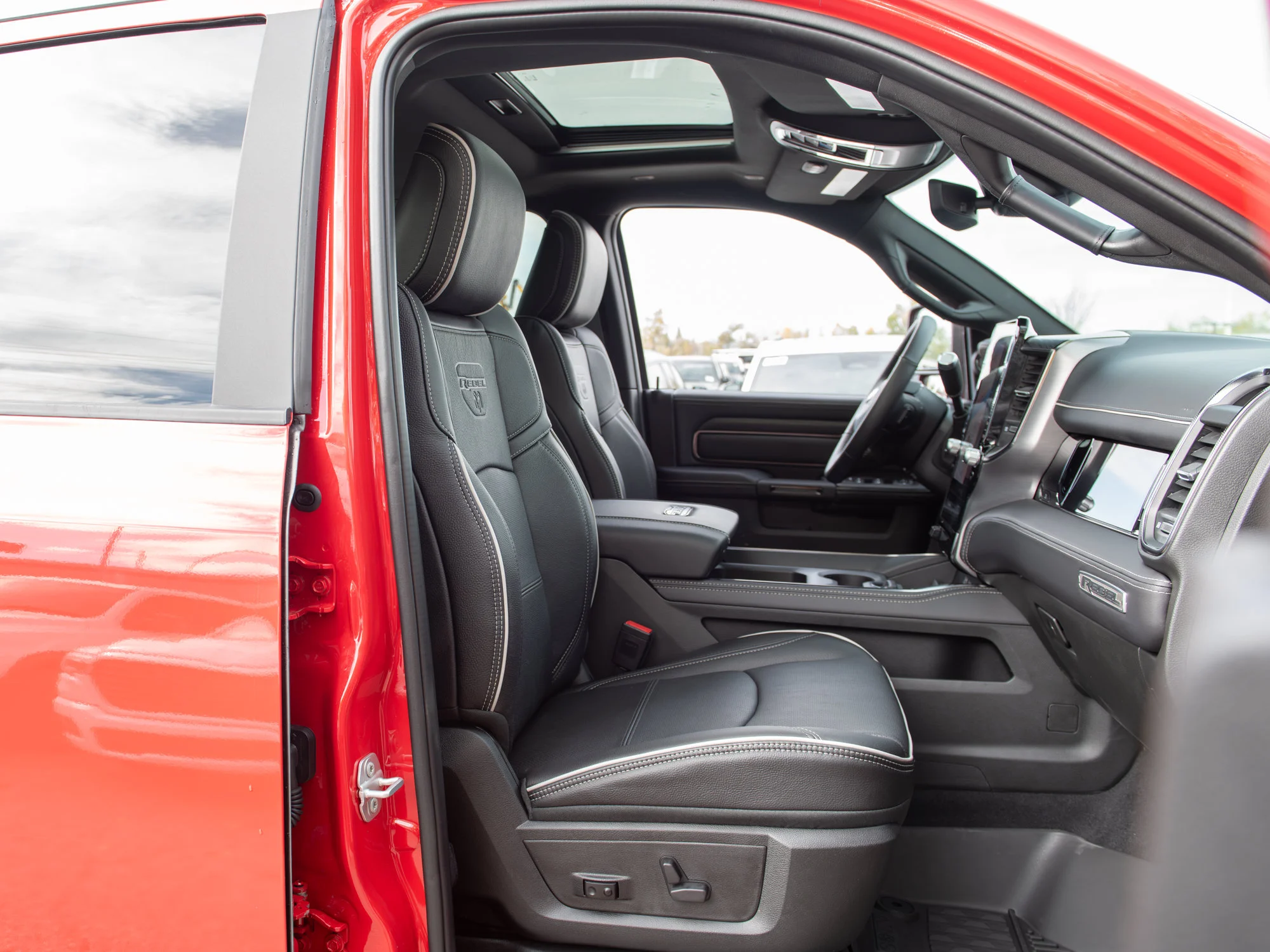New 2027 Red RAM Rebel* Crew Cab 4x4, Sunroof, Locking Rear Diff, Passenger Screen, Towing Tech Group image 31
